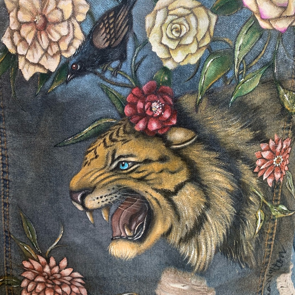 Hand painted Denim Jacket TIGER NEW Women’s SZ MD big cats lions OOAK - Picture 5 of 13